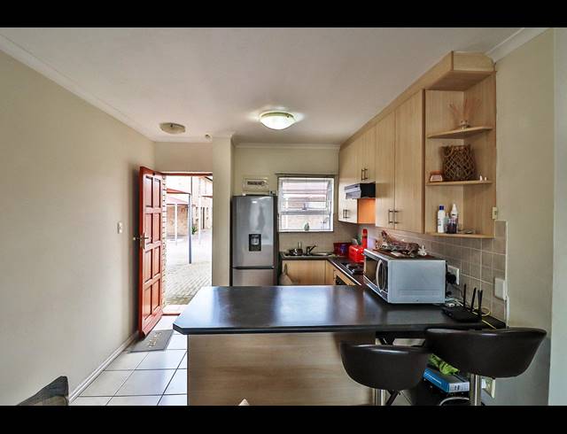 2 BEDROOM TOWNHOUSE RENTED IN WALMER HEIGHTS